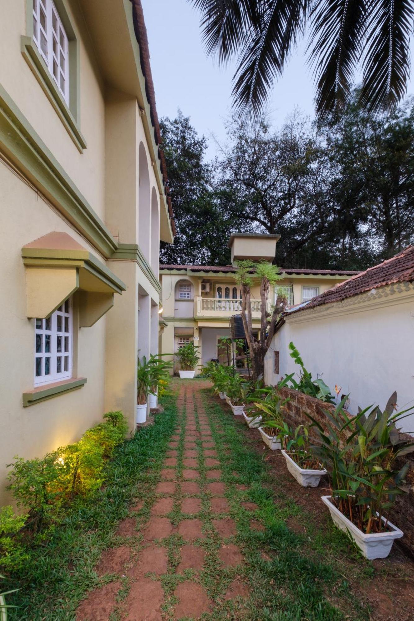 Aparthotel Casa Legend Economy, Calangute Goa à Candolim Extérieur photo