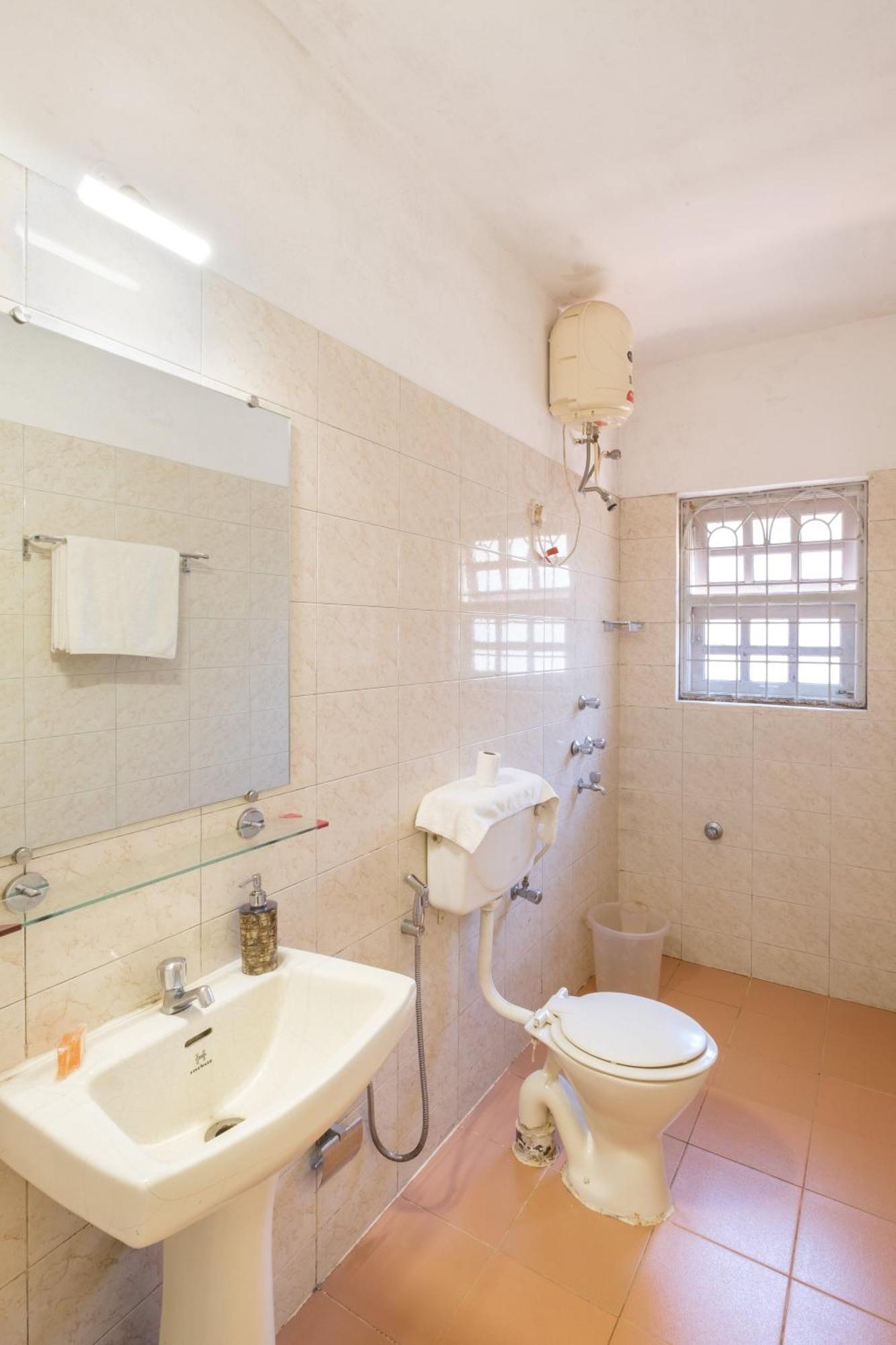 Aparthotel Casa Legend Economy, Calangute Goa à Candolim Extérieur photo