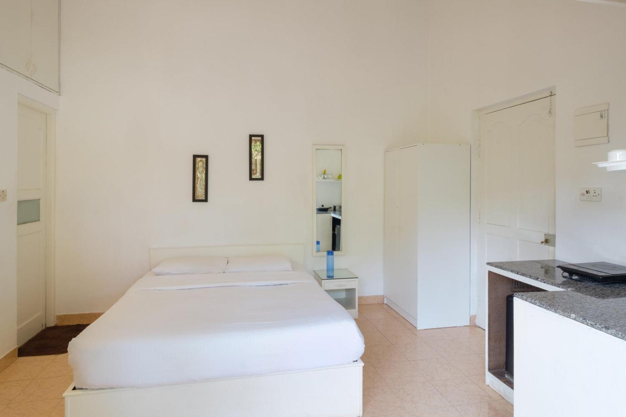 Aparthotel Casa Legend Economy, Calangute Goa à Candolim Extérieur photo